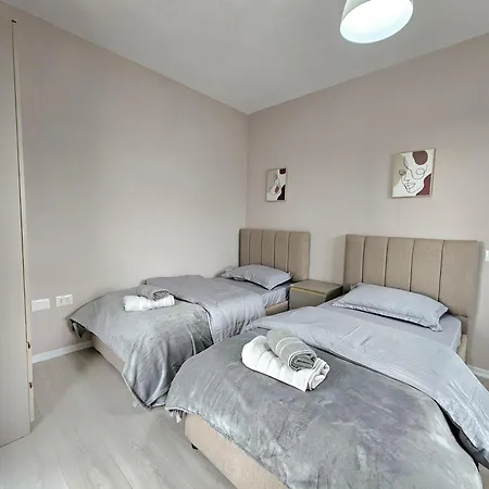 Skyvista Apartmán *